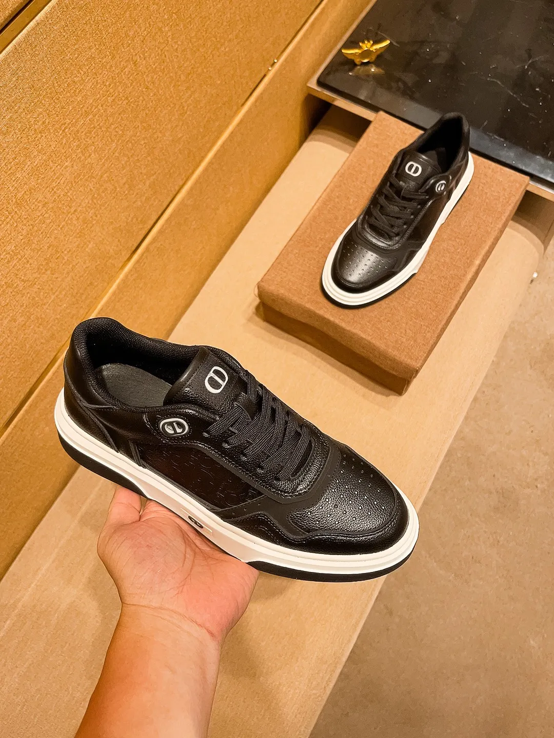 Men's shoes💰 440💰[Dior]🔥 High-end men's shoes brand official website 1:1 latest masterpiece: the upper is made of Italian imported first-layer cowhide with a comfortable and breathable lining➕original non-slip and wear-resistant outsole🔥, making walking more convenient and comfortable! An exclusive new model, a stunning work, a beautiful 1:1 replica [color] compared to the official quality! Create a fashionable personality to set off your uniqueness! A must-have for trendy men! Classic 🔥 Size: 38-44 Color: 🔥 2⃣️ colors available 🔥.